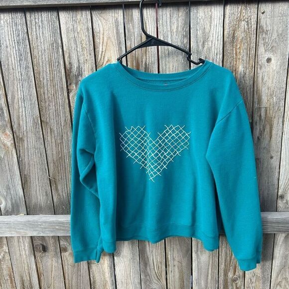 Hanes large sweatshirt heart crew neck size large - Picture 1 of 7
